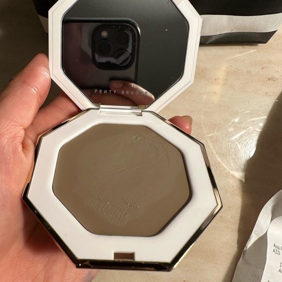 FENTY Beauty Cream Contour Shade AMBER - Picture 5 of 5